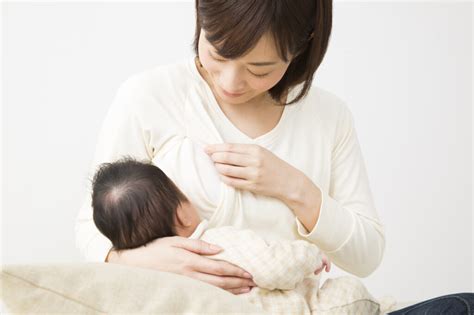 男の娘母乳|男性も母乳が出ることがある？その仕組みや理由を簡。